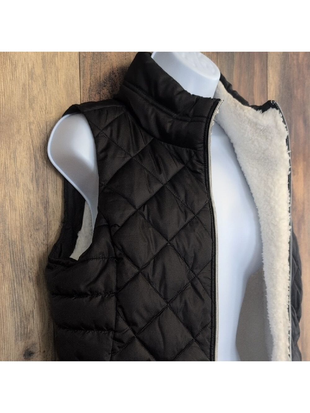 SO Black Quilted Faux Fur Lined Vest M            -213JH